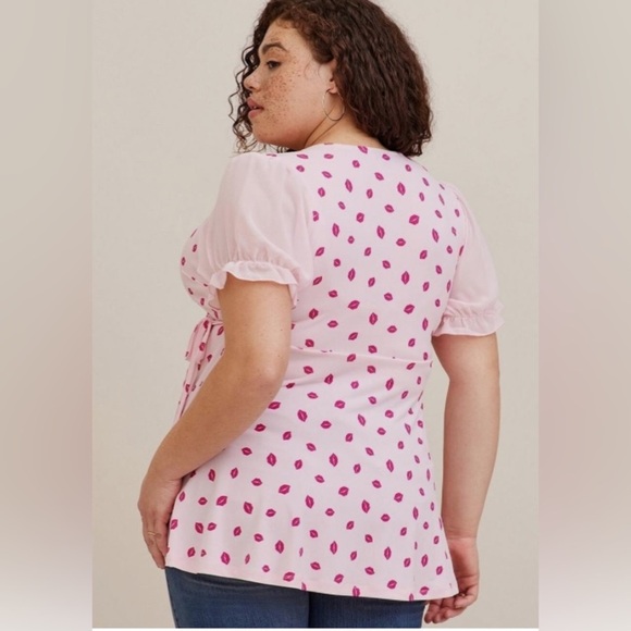 Torrid Studio Knit Chiffon Puff Sleeve Surplice Top Pink Size 1X Dark Pink Lips - Picture 3 of 14
